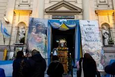 Miles de fieles se concentran desde temprano en Liniers por el Día de San Cayetano