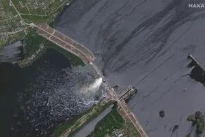 Ucrania afirma que Rusia destruyó la gigantesca represa Kakhova y temen “un desastre ecológico global”