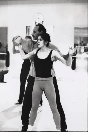 Mauricio Wainrot y Josephine Jewkes durante el montaje de Anne Frank para el English National Ballet, en 1991