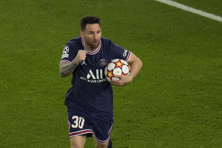 Messi, el dueño de la pelota; festeja uno de sus goles ante Leipzig