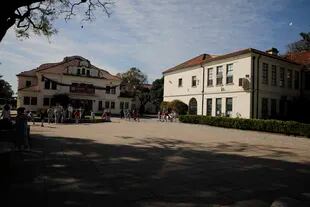 El colegio consta de 12 edificios que tienen valor patrimonial