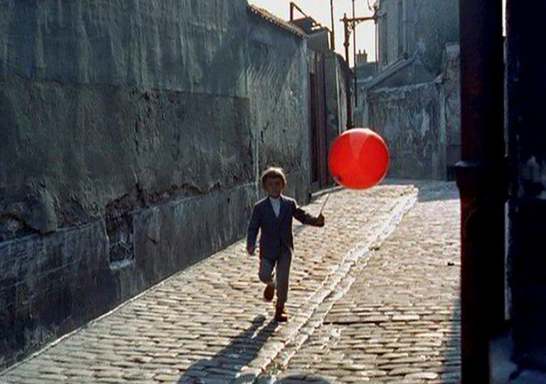 Albert Lamorisse estaba obsesionado con el color. Cuando dirigió El globo rojo en 1956, decidió inflar un globo anaranjado adentro del rojo para lograr el brillante tono que buscaba