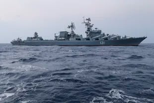 El crucero misilístico Moskva cerca de la costa de Siria, en 2015. Estados Unidos colaboró con inteligencia para su hundimiento.