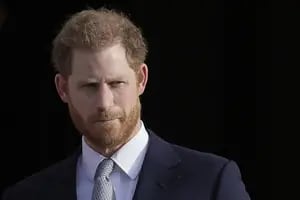 Un nuevo escándalo podría salpicar al príncipe Harry en medio de su intento por acercarse a la familia real