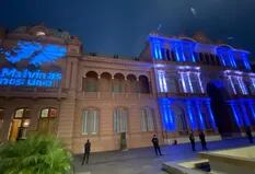 La Casa Rosada se iluminó por Malvinas y los artistas brindaron un concierto en el CCK