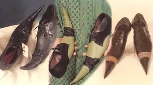 Los zapatos en punta confeccionados por Xavier Font que, junto con los abanicos, fueron el sello de Locomía