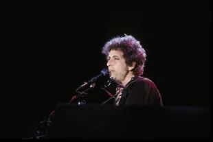 Bob Dylan en un concierto junto a Santana y Van Morrison en París, Francia, el 7 de enero de 1984