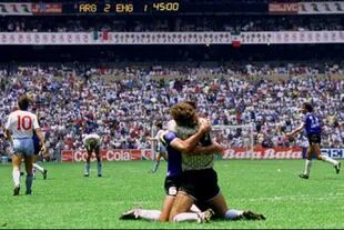 Final !! Argentina 2 vs. Inglaterra 1, en los cuartos de final de México 86 y el abrazo con José Luis Brown, el "Caballo", ese hermano de la vida que se le fue hace un año 