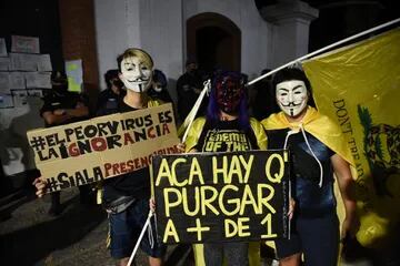 Protesta por el #17A frente a la quinta de Olivos