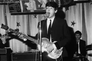 La sorprendente manera en la que Paul McCartney recuperó su bajo robado hace 50 años