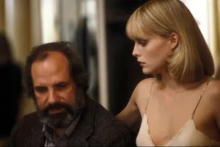Brian de Palma junto a Michelle Pfeiffer en rodaje