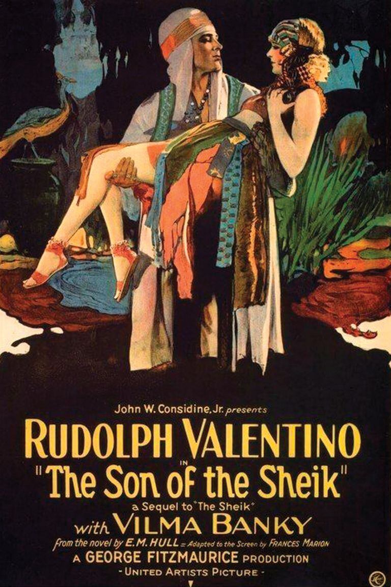 En El hijo del Sheik (1926), la secuela del film más emblemático, Valentino vuelve al personaje anterior e interpreta también a su propio hijo. Fue su última película y se estrenó poco después de su muerte, a los 31 años