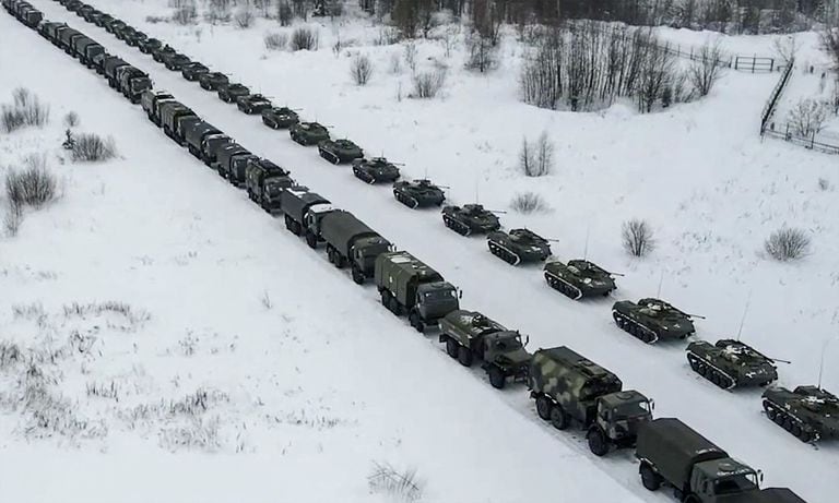 Algunos de los vehículos militares que envió Rusia a Kazajistán