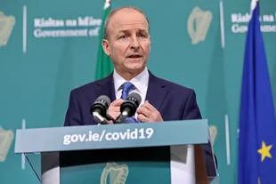 El primer ministro de Irlanda, Micheal Martin, asiste a una conferencia de prensa sobre la situación del coronavirus en Dublín el 19 de octubre de 2020
