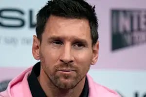 Messi recreó una foto retro con dos amigos del fútbol argentino y causó furor