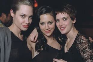 Angelina Jolie, Brittany Murphy y Winona Ryder en la prémiere del film, en diciembre de 1999