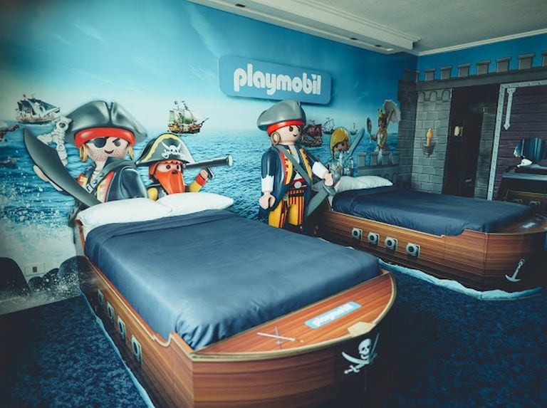 Paredes decoradas, camas piratas y Playmobil por todos lados en la nueva habitación temática del Hilton Buenos Aires