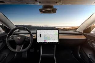 Así se ve el interior del Model 3, el auto de Tesla que estará equipado con una enorme pantalla táctil