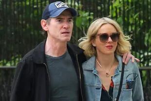 Naomi Watts y su novio, el actor Billy Crudup, pasearon muy sonrientes por las calles de  Nueva York sin pensar en los paparazzi
