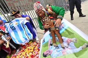 Espadas de acero y espinas: en medio de un ruego muy especial, Perú se vale de todos los recursos para frenar a Messi