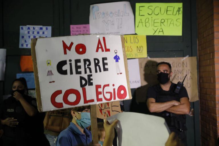 Las protestas por la continuidad de las clases presenciales fueron en aumento desde el anuncio presidencial