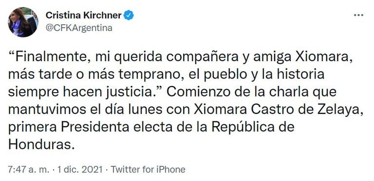 La vice-présidente Cristina Kirchner félicite le président élu du Honduras, Siomara Castro.