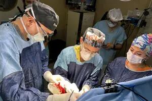 Cómo es la operación para remover un tumor cerebral mientras el paciente está despierto