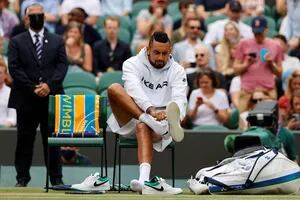 Kyrgios en Wimbledon: su problema con las zapatillas y un desenlace con pedido de disculpas