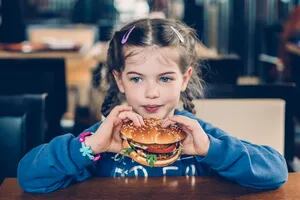 La advertencia de una experta sobre el efecto menos pensado de la mala alimentación en la infancia