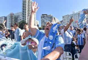 Festejos en Mar del Plata luego del partido que disputaron la Argentina y Croacia