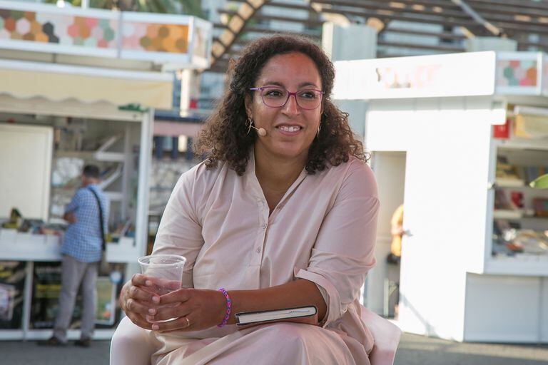 La escritora Najat El Hachmi durante la Feria del Libro de Barcelona, en septiembre de 2021