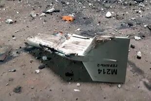 Dieses Foto, das von der Direktion für strategische Kommunikation des ukrainischen Militärs veröffentlicht wurde, zeigt die Überreste dessen, was Kiew als iranische Shahed-Drohne bezeichnete, die in der Nähe von Kubiansk, Ukraine, abgeschossen wurde.  (Direktion für strategische Kommunikation der ukrainischen Streitkräfte via AP, Akte)