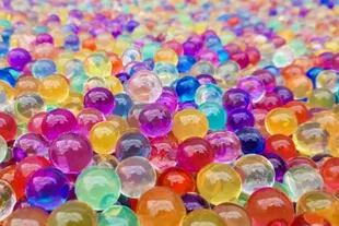 Bolas de hidrogel coloreadas