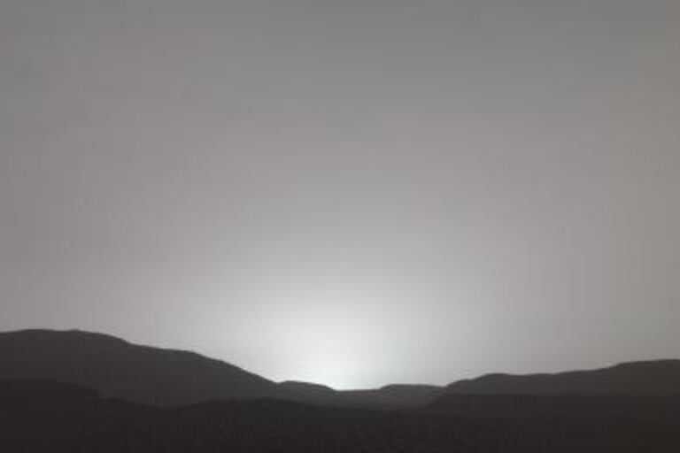 El rover Perseverance de la NASA mostró cómo se ve una puesta de sol en Marte