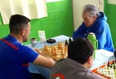 Excampeones capacitarán a presos bonaerenses para que enseñen ajedrez