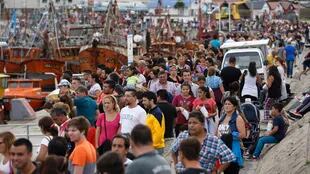 Una multitud paseó por el puerto de Mar del Plata