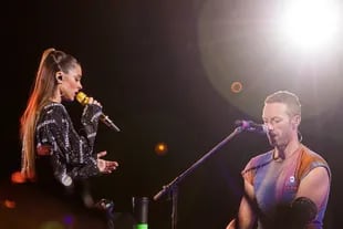 Tiny And Chris Martin Together At Coldplay'S Fifth Show At Monumental