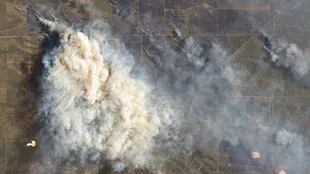 El Observatorio de la Tierra, de la NASA, tomó esta imagen de los incendios al sur del Río Colorado el 29 de diciembre