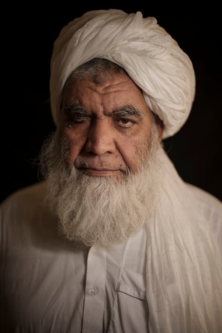El líder talibán mullah Nooruddin Turabi, en Kabul (AP Photo/Felipe Dana)