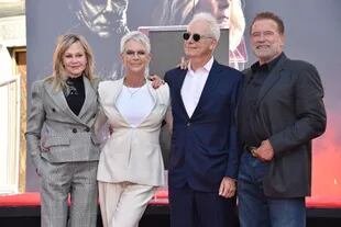 Melanie Griffith, Jamie Lee Curtis, Christopher Guest y Arnold Schwarzenegger, en el Teatro Chino de Los Ángeles.


