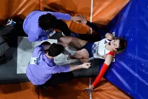 La terrible lesión de una francesa en salto con garrocha: "el hueso le sobresalía"