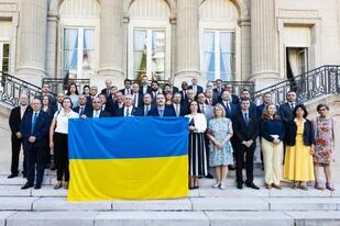 Desde la Embajada de Estados Unidos, Manzur reafirmó el compromiso del Gobierno con Ucrania