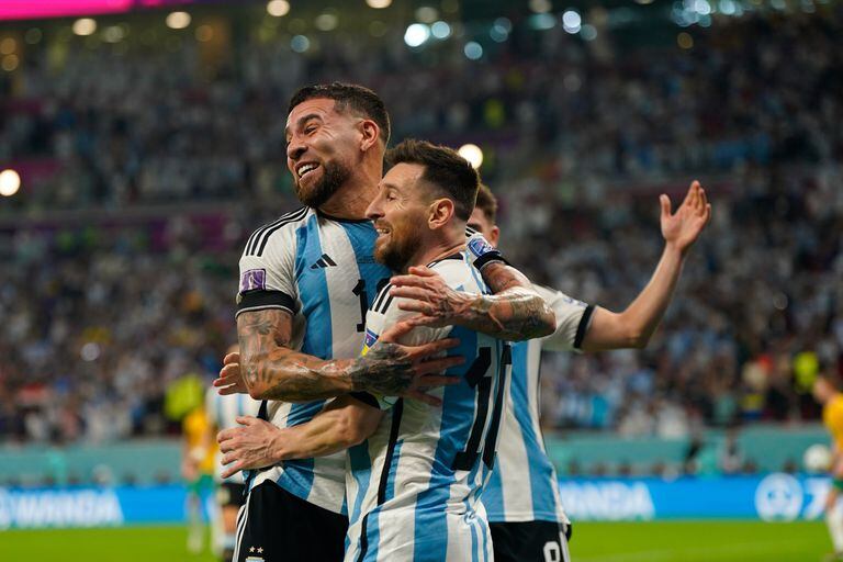 La felicidad de Otamendi y Messi luego del gol de Leo