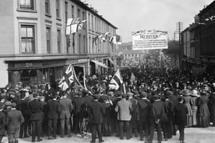 El 1 de septiembre de 1912, los unionistas de Úlster salieron a las calles a protestar en contra del tercer proyecto del ley de autonomía de 1912 presentado por el primer ministro británico Herbert Asquith