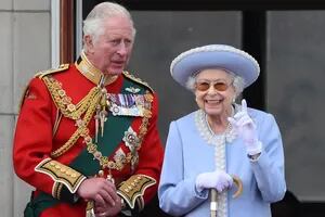 ¿Qué tienen en común y en que se diferencian el rey Carlos III y la reina Isabel II?