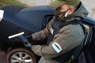 La pistola encontrada en Misiones dentro del vehículo con pedido de captura por robo en Esquel