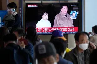 Las imágenes de Kim y su hija fueron transmitidas en la televisión estatal norcoreana