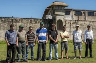 Los ocho hombres menonitas que fueron enviados a la cárcel en Palmasola, Bolivia.