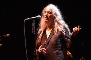Patti Smith ofreció una ceremonia salvaje de rock en el Luna Park