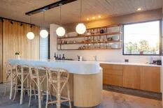 Una casa de fin de semana en San Vicente suma detalles de diseño en una sola planta